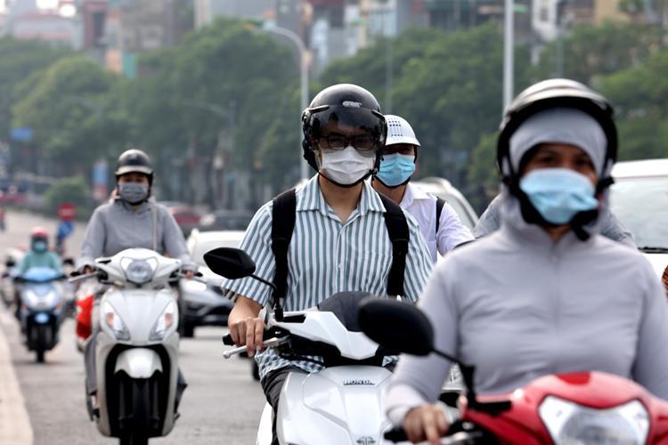 Nhiều đường Hà Nội, TP HCM bỗng đông đúc như chưa hề có lệnh giãn cách