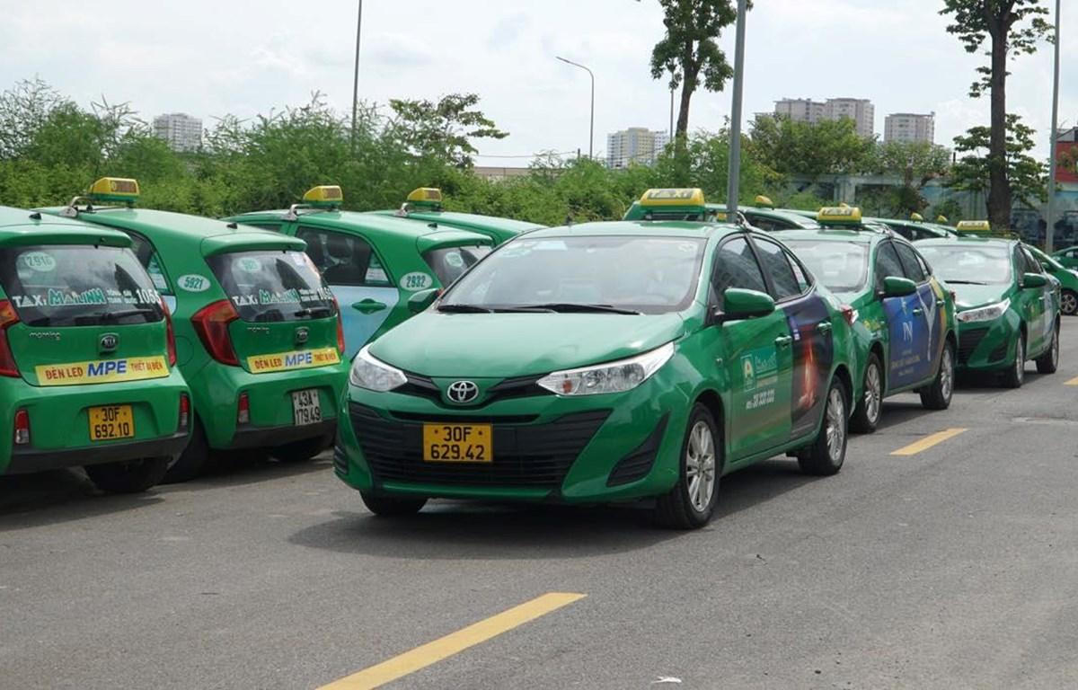 Xe taxi của hãng Mai Linh đã được chấp thuận tham gia hoạt động đưa đón, vận chuyển nhu cầu đi lại của người dân giữa các Bệnh viện, khu cách ly. (Ảnh: CTV/Vietnam+)