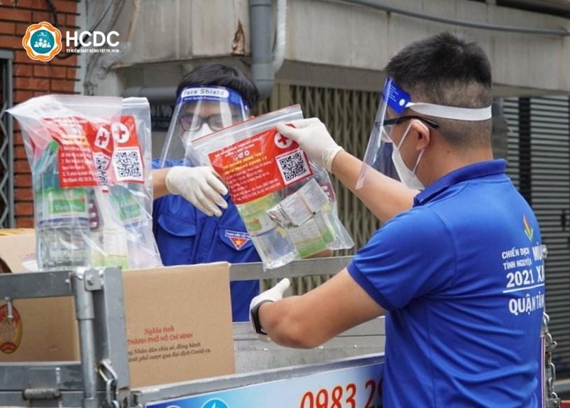 Túi thuốc đặt cửa nhà cùng F0 TP HCM chiến thắng COVID-19