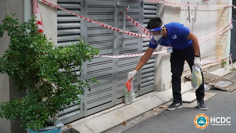 Túi thuốc đặt cửa nhà cùng F0 TP HCM chiến thắng COVID-19