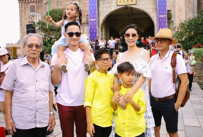 Bốn sao Việt mất người thân trong mùa dịch