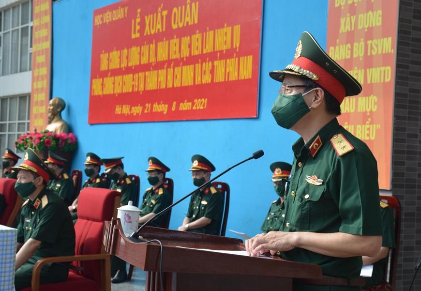 Gần 300 bác sĩ Quân y lên đường 'chi viện' cho miền Nam chống dịch