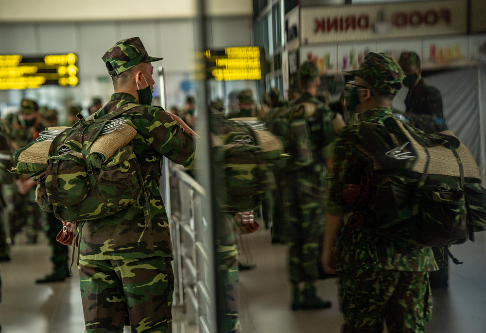 Gần 300 bác sĩ Quân y lên đường 'chi viện' cho miền Nam chống dịch