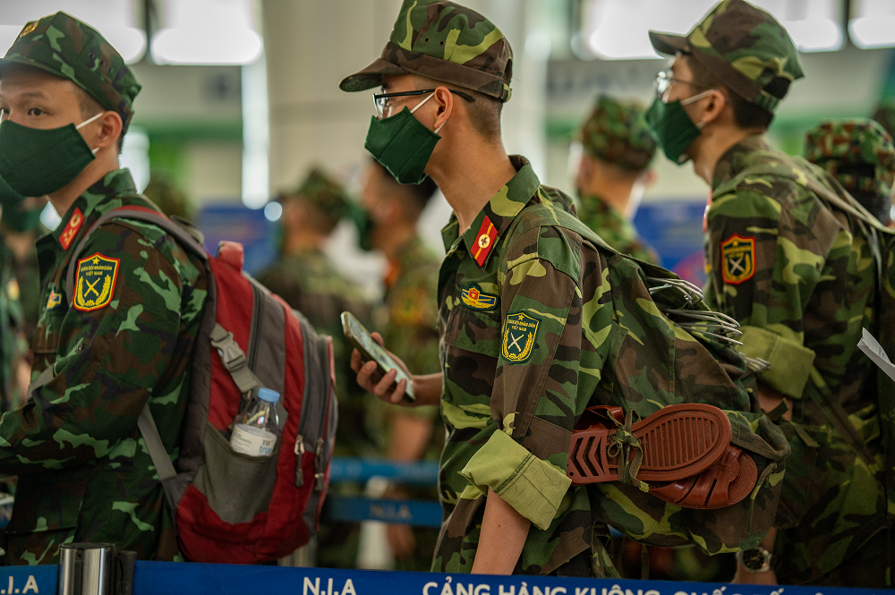 Gần 300 bác sĩ Quân y lên đường 'chi viện' cho miền Nam chống dịch