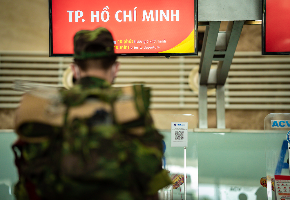 Gần 300 bác sĩ Quân y lên đường 'chi viện' cho miền Nam chống dịch