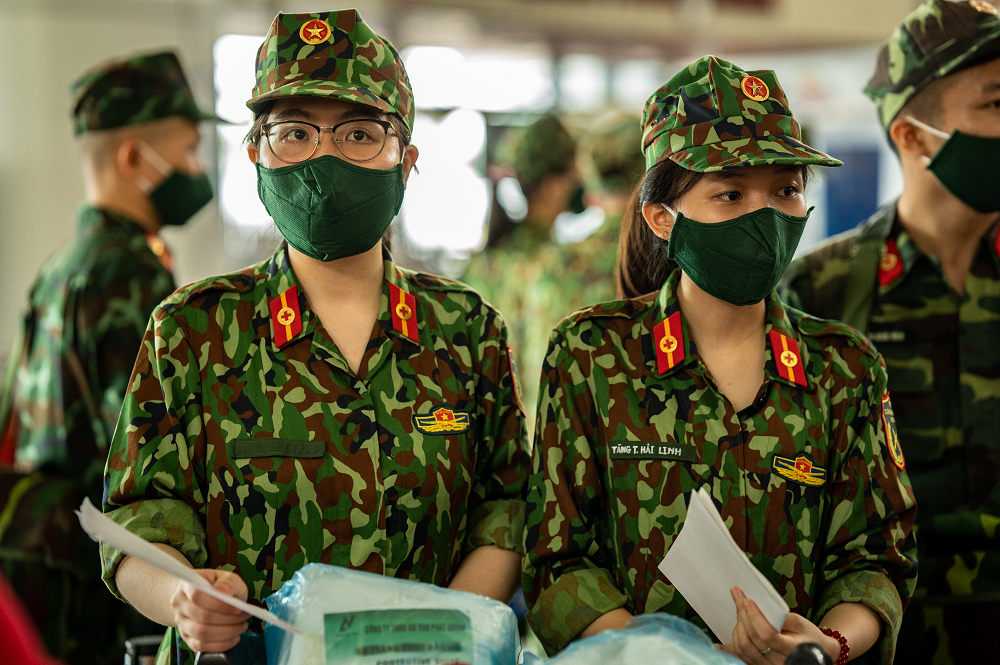 Gần 300 bác sĩ Quân y lên đường 'chi viện' cho miền Nam chống dịch