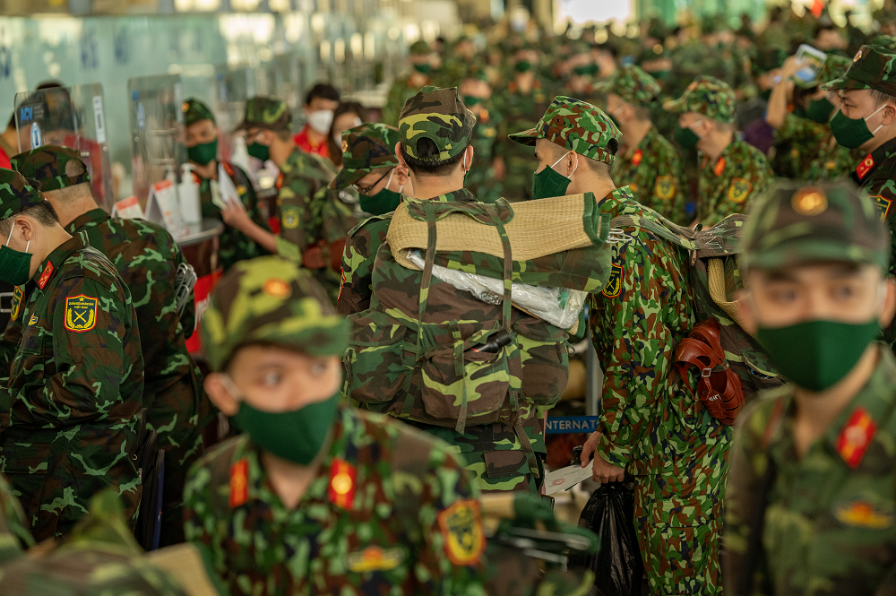 Gần 300 bác sĩ Quân y lên đường 'chi viện' cho miền Nam chống dịch