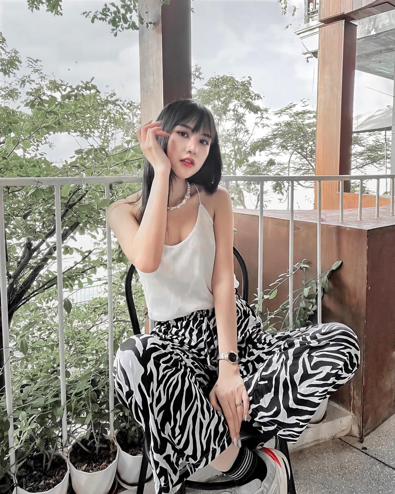 Ngỡ ngàng nhan sắc con gái 25 tuổi của NSND Trần Nhượng