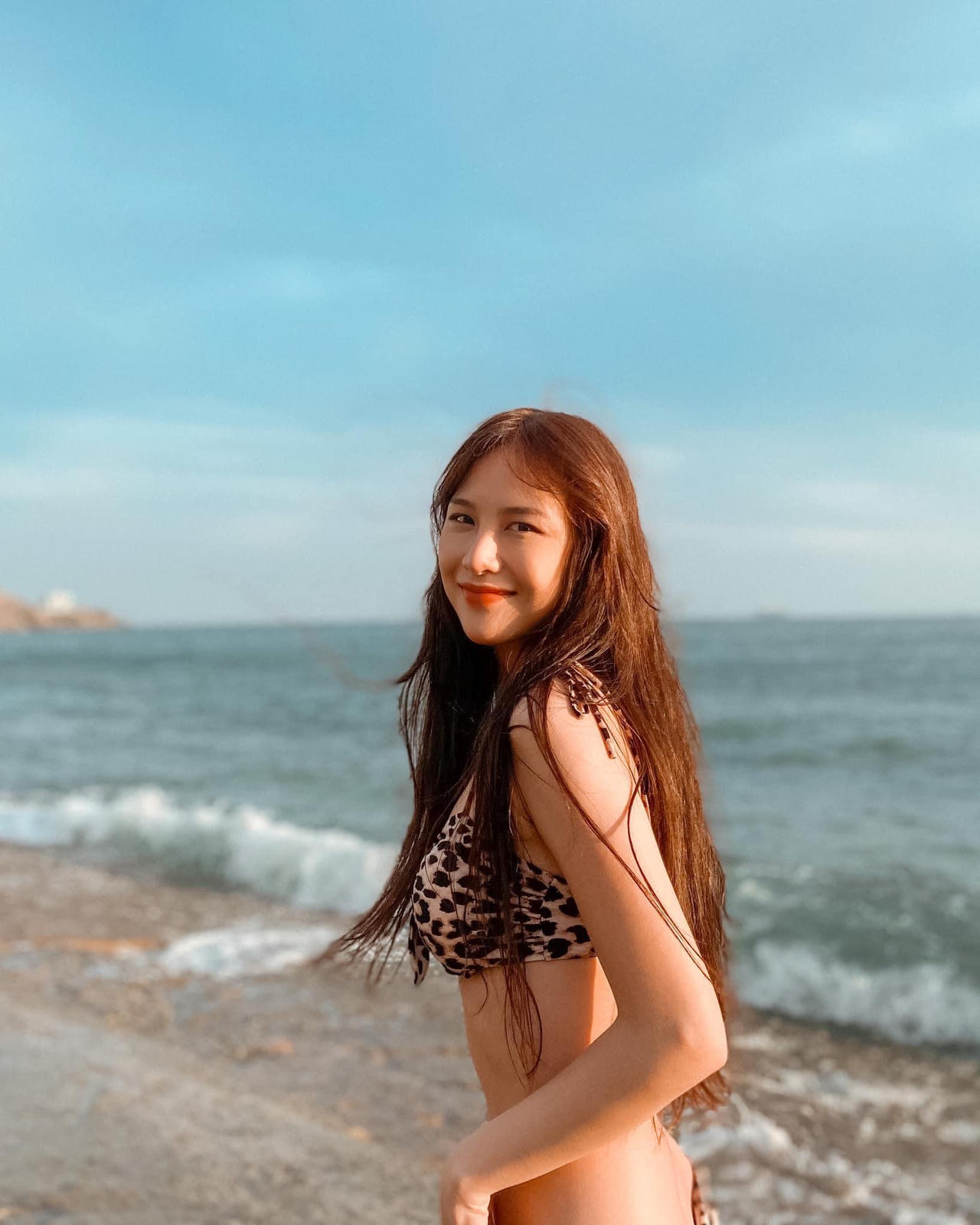 Ngỡ ngàng nhan sắc con gái 25 tuổi của NSND Trần Nhượng