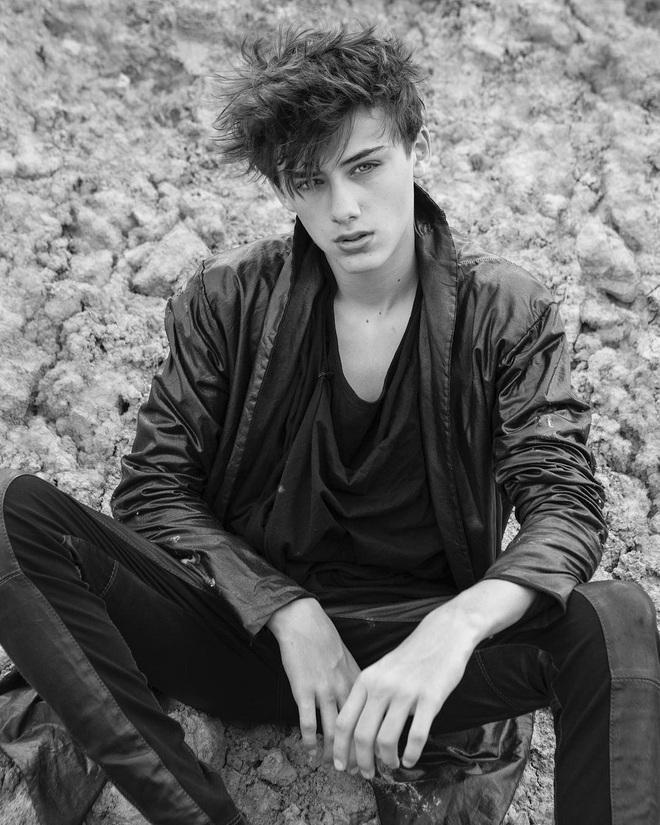 'Cậu bé đẹp trai nhất thế giới' giờ thế nào?