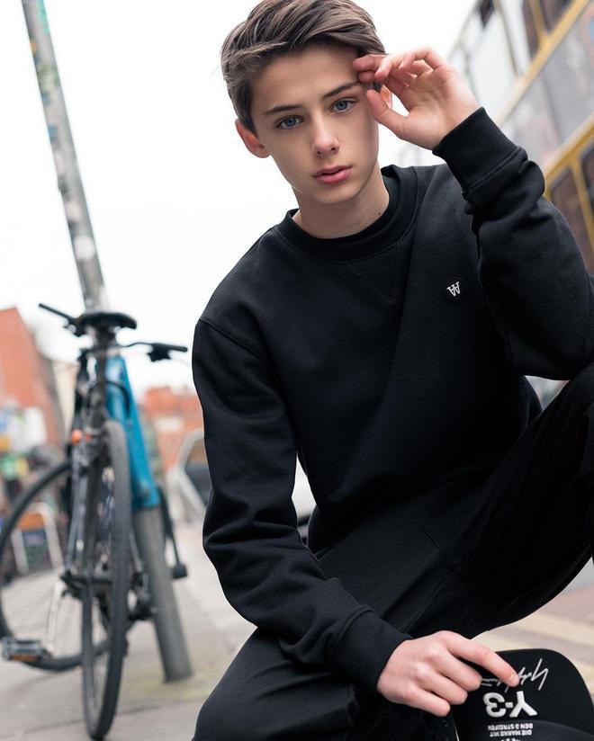 'Cậu bé đẹp trai nhất thế giới' giờ thế nào?