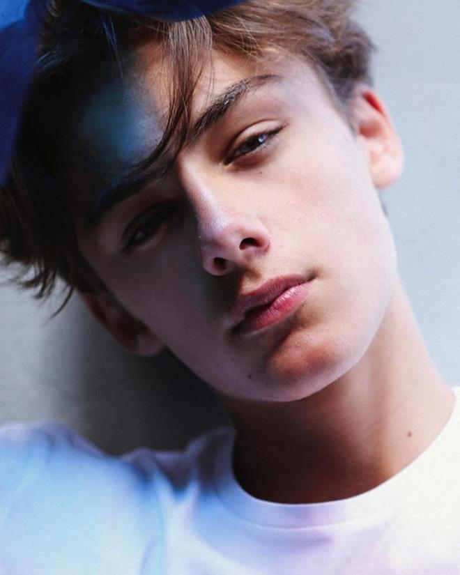 'Cậu bé đẹp trai nhất thế giới' giờ thế nào?