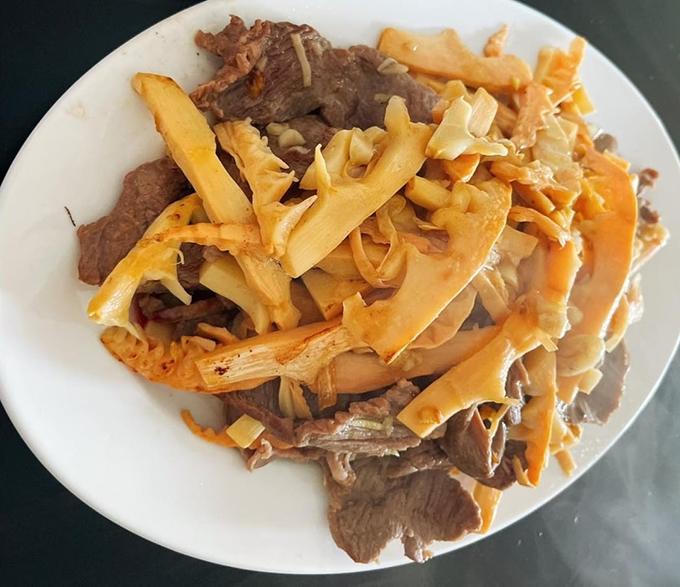 Mai Phương Thuý trổ tài bếp núc với loạt món tên' chẳng giống ai'