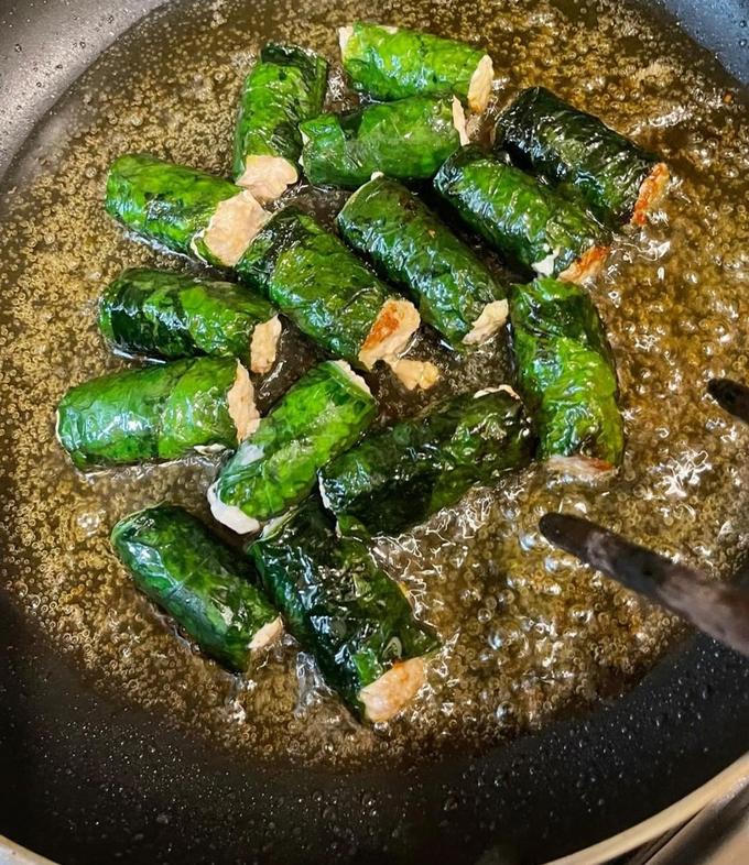 Mai Phương Thuý trổ tài bếp núc với loạt món tên' chẳng giống ai'