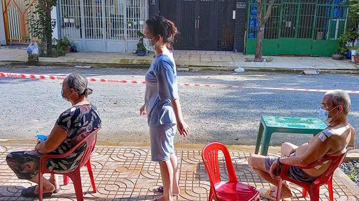 Gia đình có 18 ca mắc COVID-19 điều trị tại nhà chia sẻ cách để bệnh không trở nặng