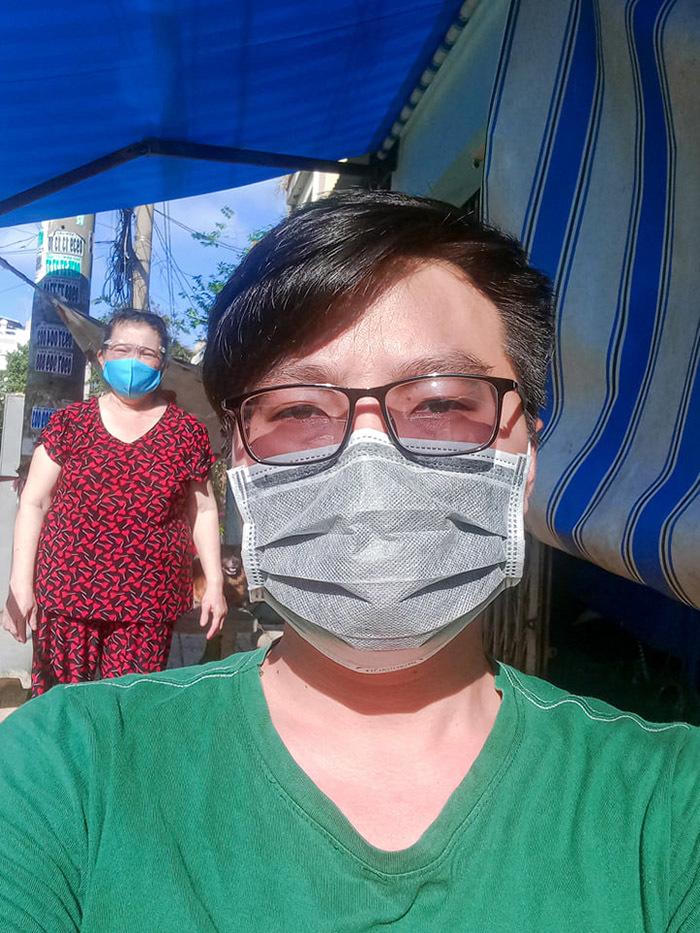 Gia đình có 18 ca mắc COVID-19 điều trị tại nhà chia sẻ cách để bệnh không trở nặng