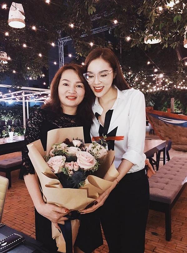 Dung nhan mẹ của các hoa hậu Việt