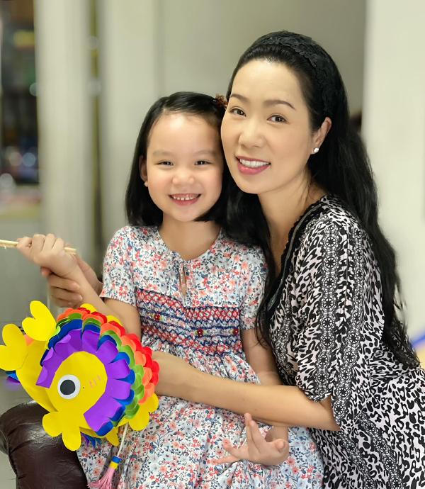 Sao Việt tự chế lồng đèn trung thu cho con