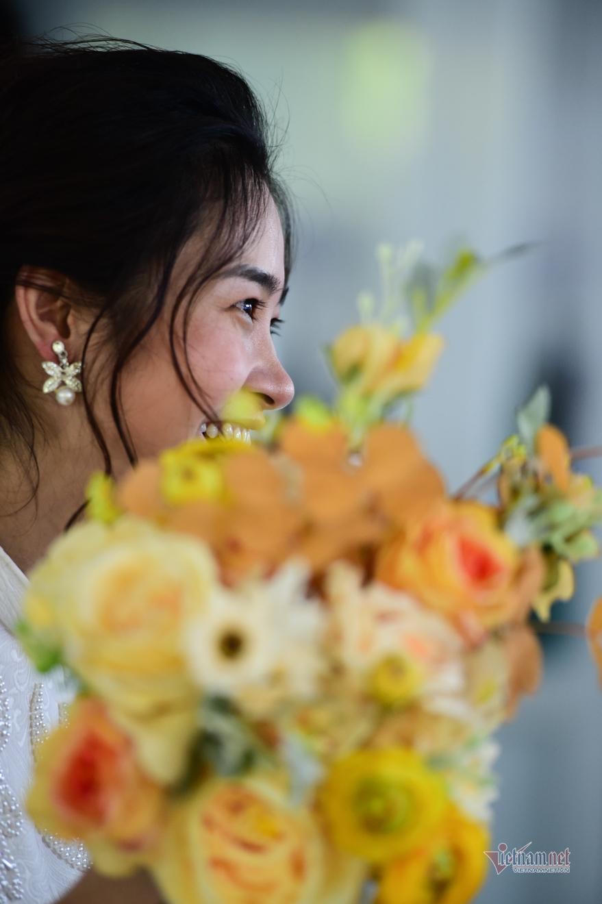 Đám cưới đặc biệt của nữ điều dưỡng trong bệnh viện dã chiến ở TP HCM