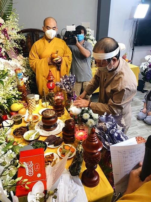 Các con nuôi tưởng nhớ Phi Nhung