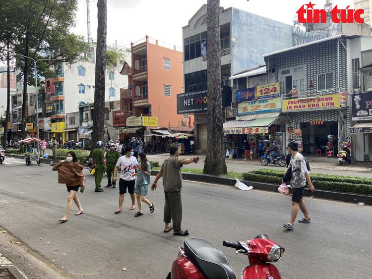 Cháy ký túc xá ĐH Kinh tế TP HCM, sinh viên hoảng loạn