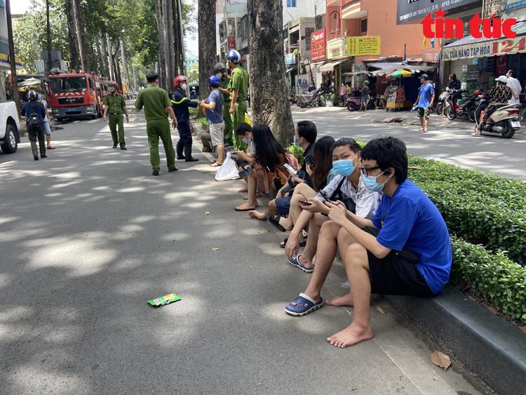 Cháy ký túc xá ĐH Kinh tế TP HCM, sinh viên hoảng loạn