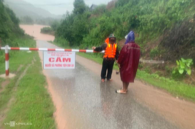 Nhiều người ở miền Trung mất tích do mưa lũ