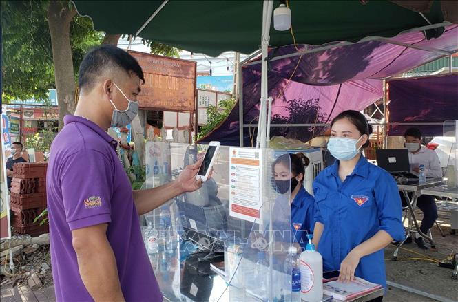 Thưởng tiền cho người báo tin phục vụ chống COVID-19