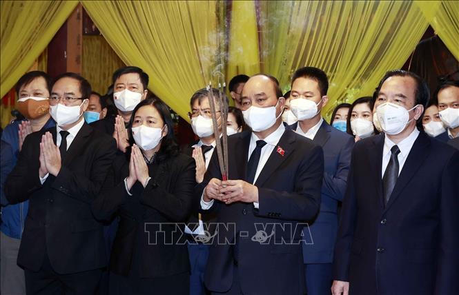 Chủ tịch nước Nguyễn Xuân Phúc viếng Đại lão Hòa thượng Thích Phổ Tuệ