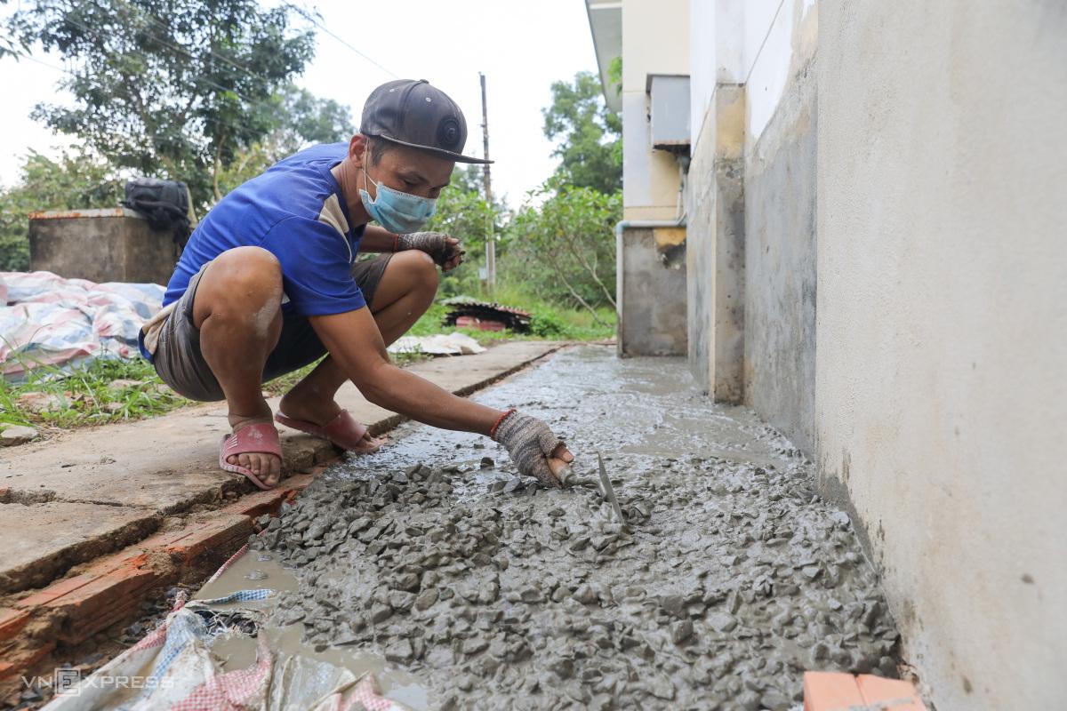 Nam tiếp viên sống trên xe buýt suốt 4 tháng 