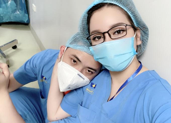 Chuyện tình của cô gái đeo 50 cây vàng trong ngày cưới