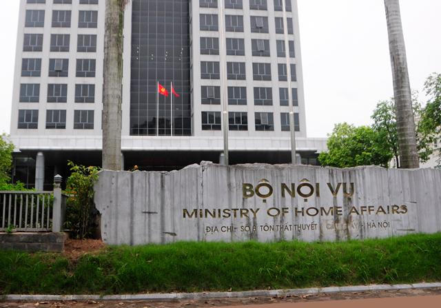 Bộ Nội vụ đề nghị các bộ, ngành hướng dẫn bỏ quy định chứng chỉ ngoại ngữ, tin học - Ảnh 2.