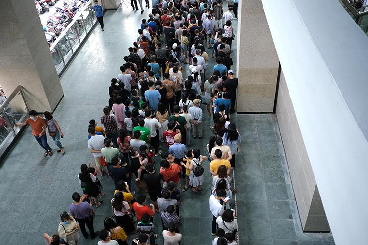 Người dân chen chúc đi thử tàu Cát Linh - Hà Đông, tiềm ẩn nguy cơ dịch bệnh