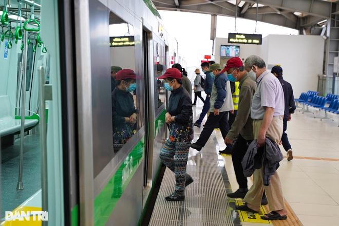 Những chuyện 'dở khóc, dở cười' trên tàu Cát Linh - Hà Đông