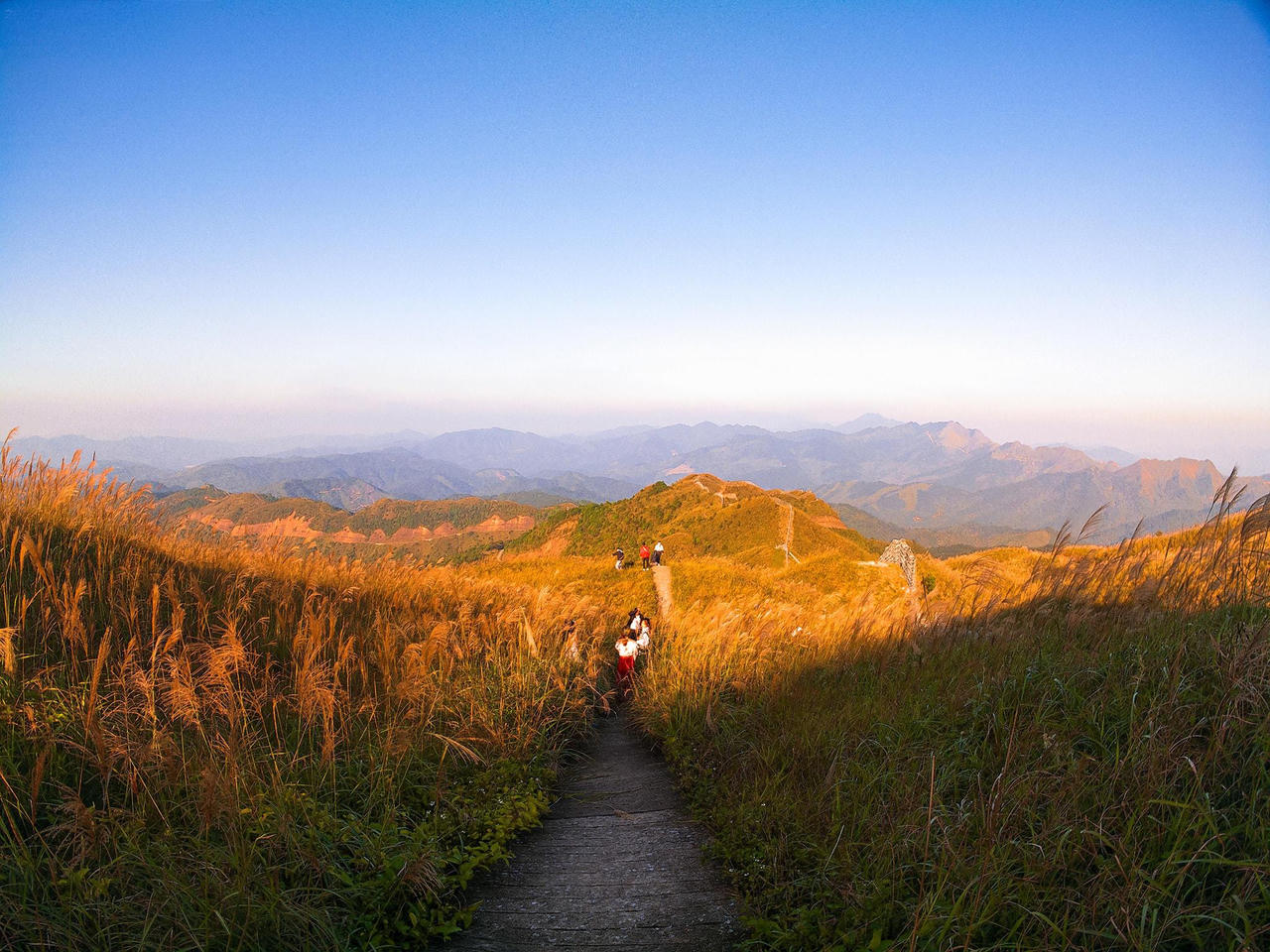 5 điểm cắm trại, dã ngoại dọc Quảng Ninh đẹp mê ly lại không tốn phí
