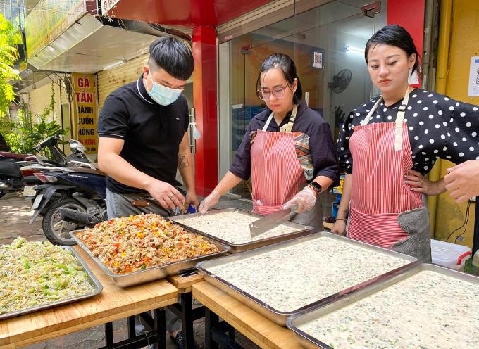 'Tiệm cơm 1k' của các giám đốc, giảng viên