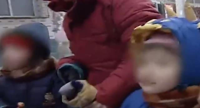 Bà mẹ liều lĩnh sinh đôi ở tuổi 60, lý do thực sự gây bất ngờ