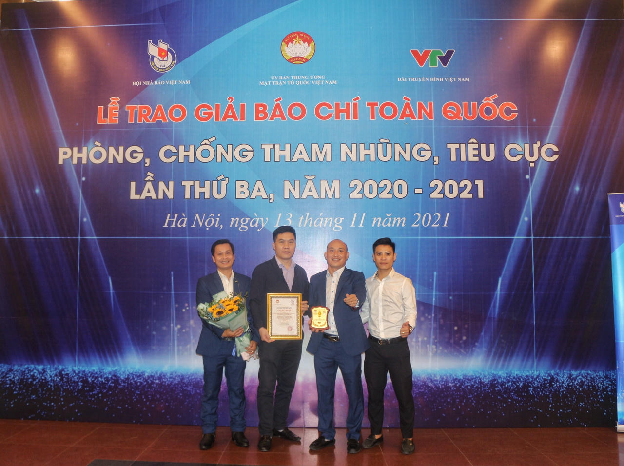 Nhóm tác giả Báo Pháp luật Việt Nam giành giải báo chí phòng, chống tham nhũng, tiêu cực 