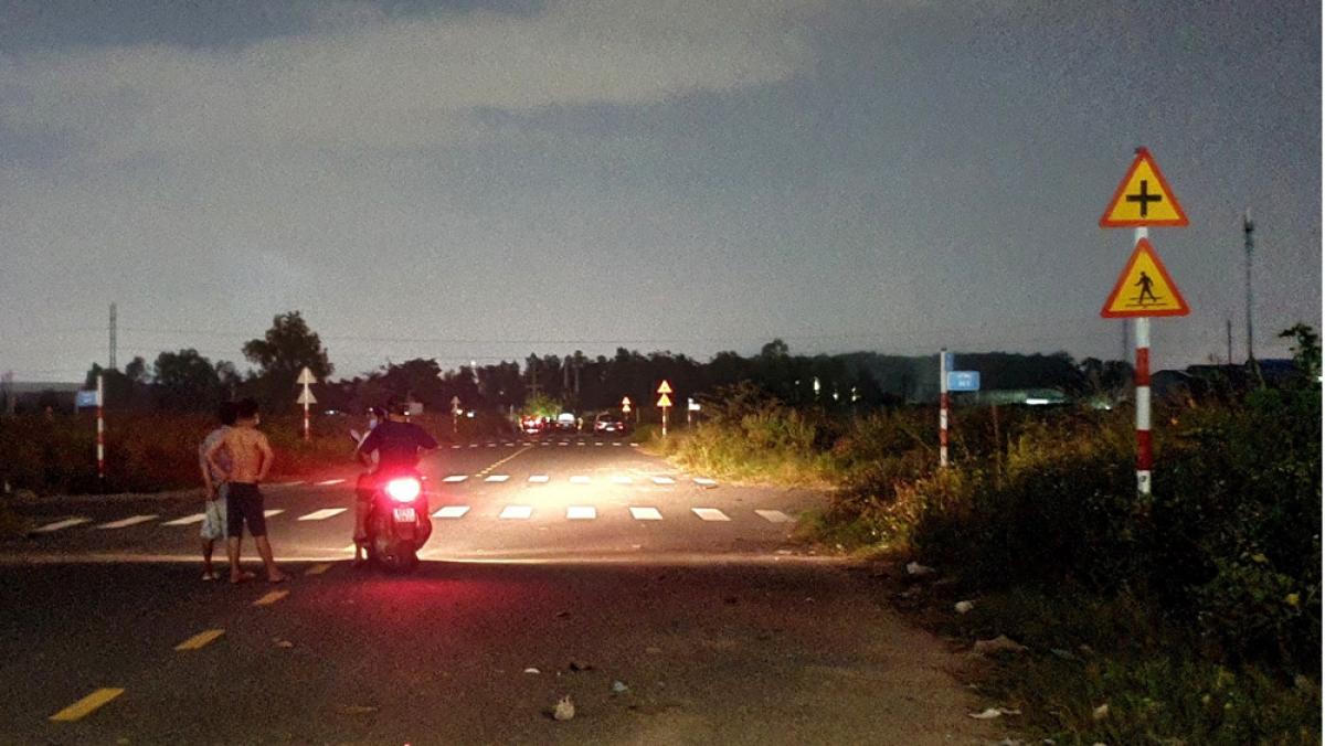 Người phụ nữ chết bí ẩn ở bãi đất trống