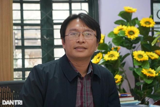 Lương thấp, giáo viên bán hàng online, hiệu trưởng tranh thủ trồng mía