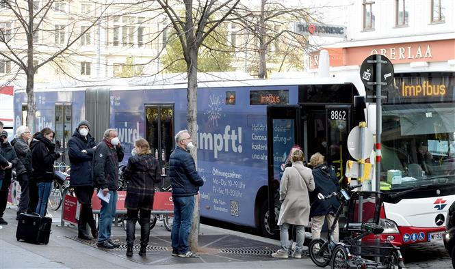 Biến thể xuất hiện ‘như nấm sau mưa’, COVID-19 còn kéo dài bao lâu?