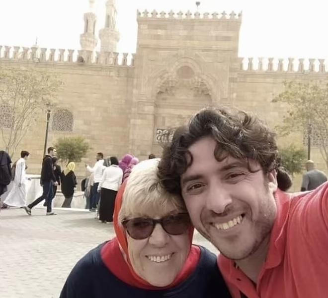 Cuộc sống chung của vợ 82 tuổi và chồng 36 tuổi sau một năm xa cách vì đại dịch