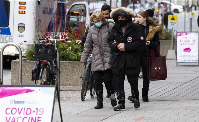 Biến thể Omicron lan ra 44 nước; Hàn Quốc lập kỷ lục về ca mắc và tử vong mới