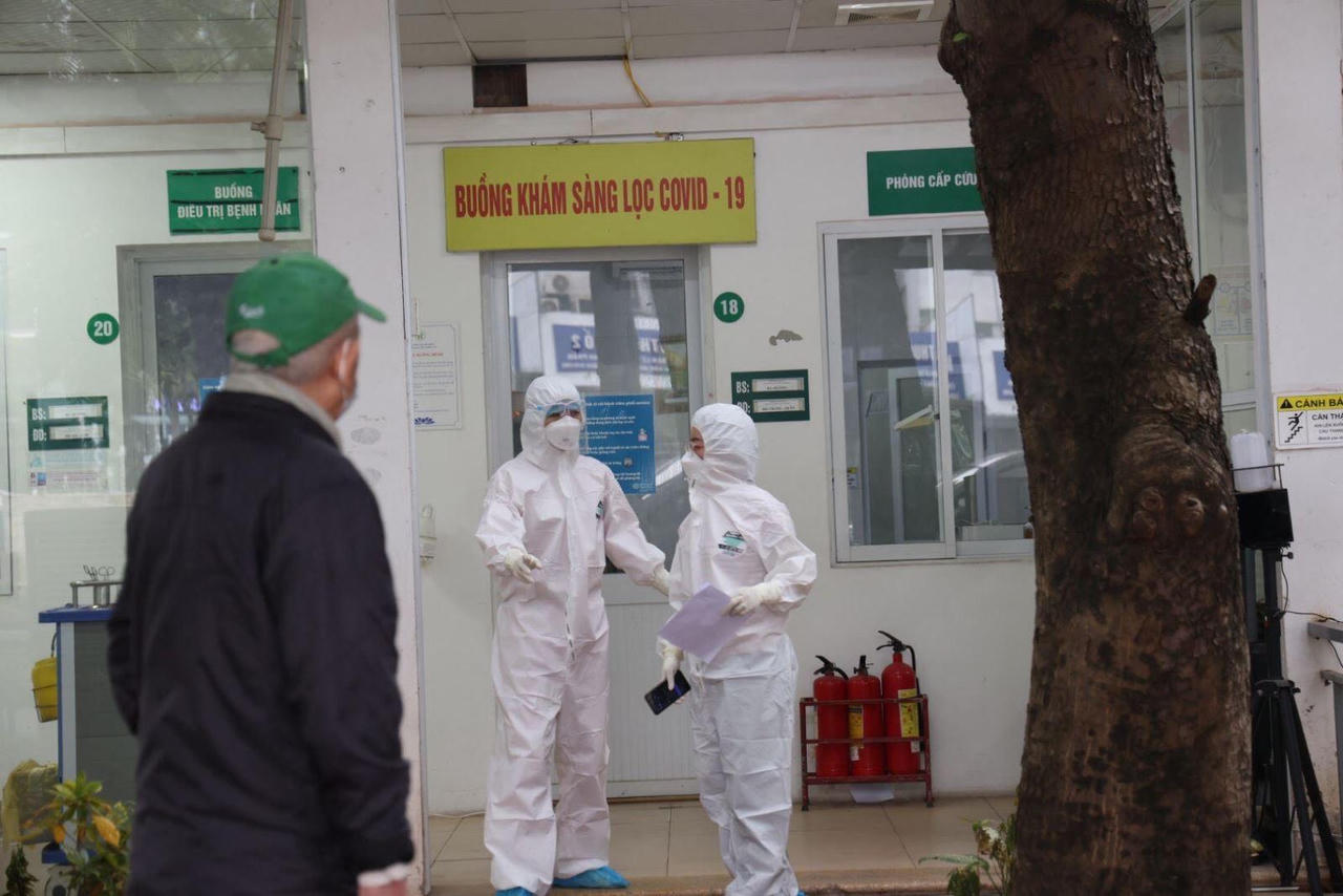 Lo ngại tình trạng nhiều người test nhanh tại nhà kết quả dương tính rồi tự đến bệnh viện khám sàng lọc