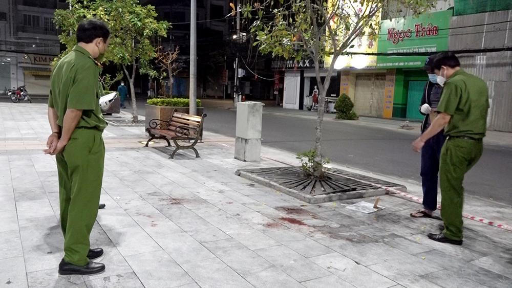Anh dân quân tự vệ bị sát hại, cướp tài sản trên phố đi bộ