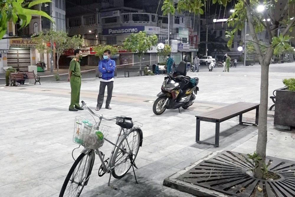 Anh dân quân tự vệ bị sát hại, cướp tài sản trên phố đi bộ