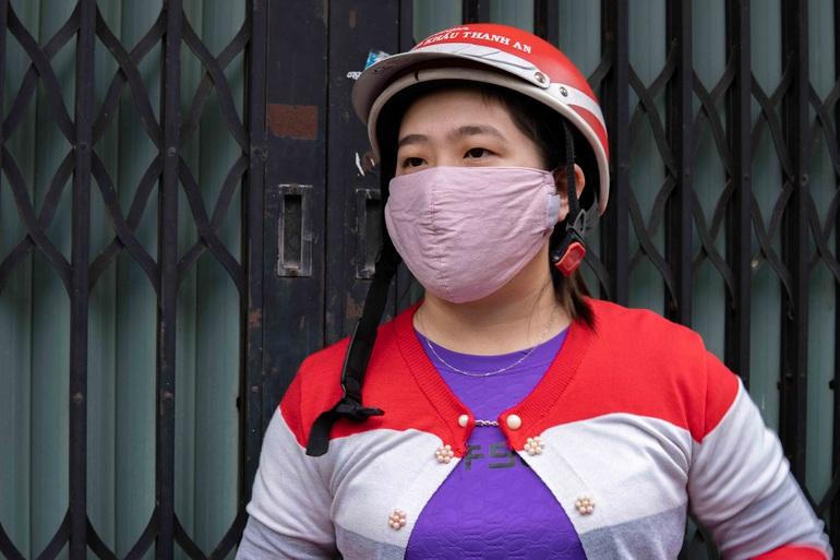 F0 bủa vây, công nhân sợ 'xanh mặt' vẫn cố gắng để kiếm tiền lo Tết