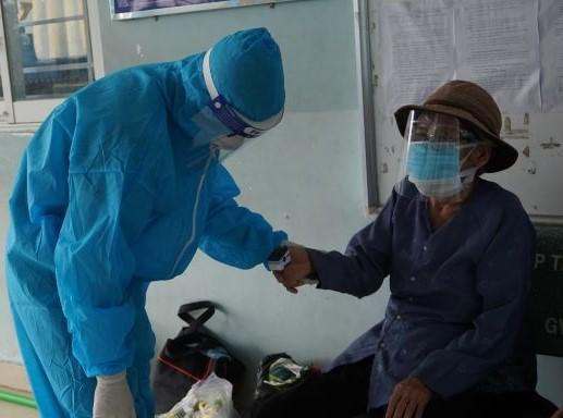 F0 gia tăng, TP HCM đề nghị hỗ trợ khẩn 3.000 nhân viên y tế