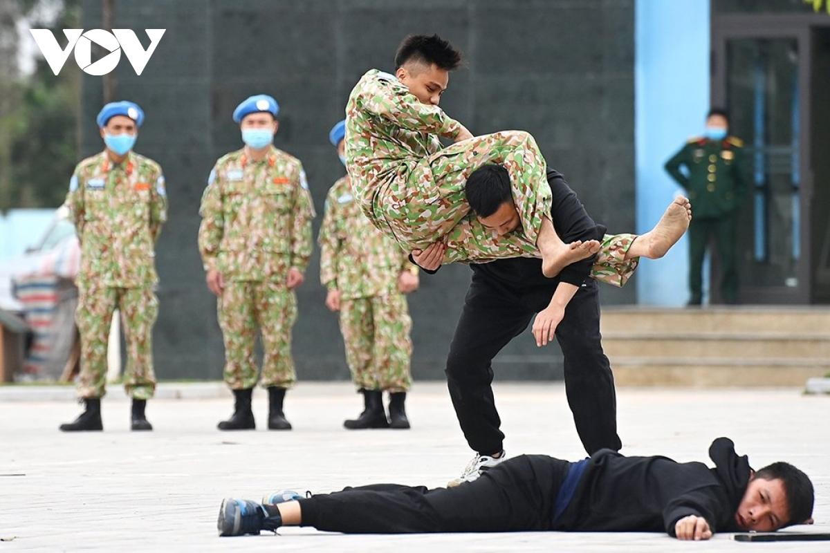 Những màn võ thuật 'cực đỉnh' của chiến sỹ mũ nồi xanh