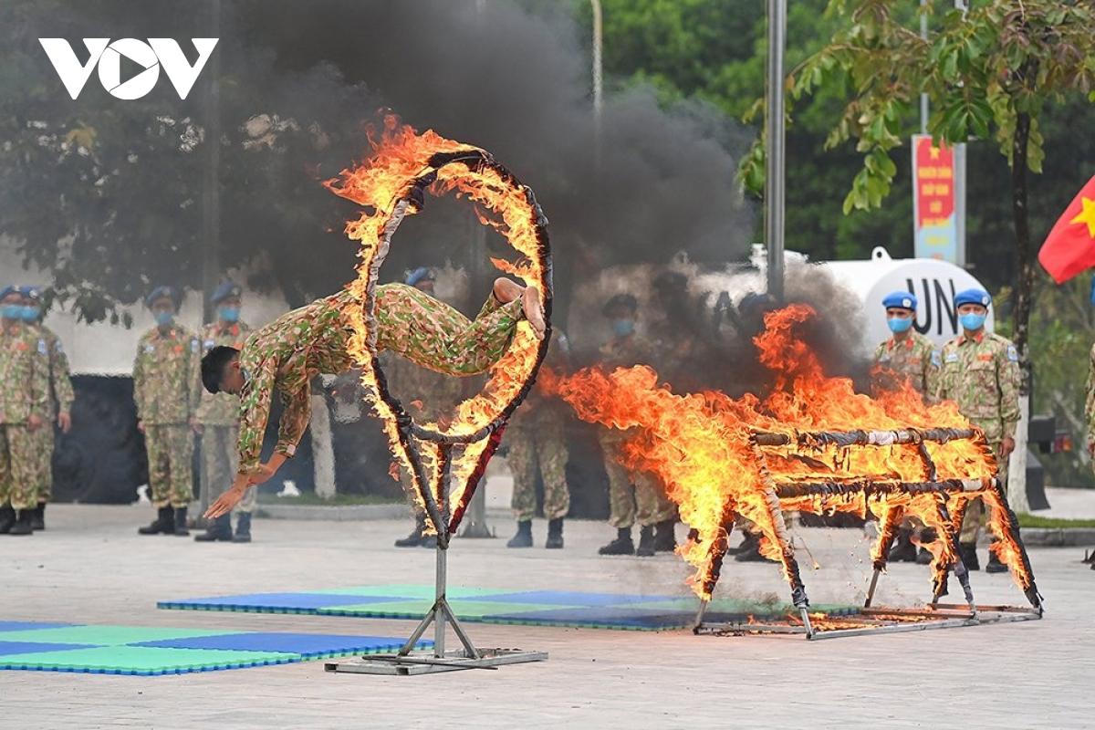 Những màn võ thuật 'cực đỉnh' của chiến sỹ mũ nồi xanh